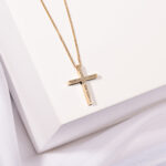 Σταυρός Γυναικείος Χρυσός Κ14 Με Πέτρες Ζιργκόν